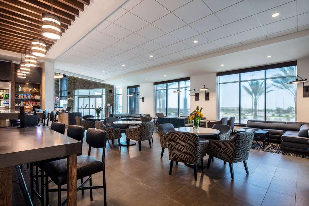 Hyatt Place Delano Restaurante foto
