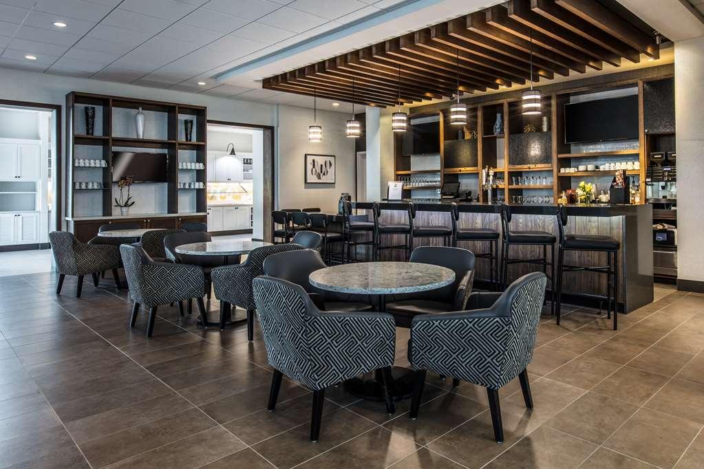Hyatt Place Delano Restaurante foto
